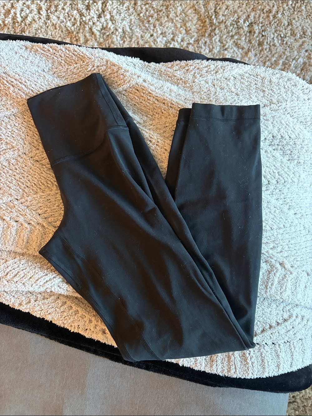 Black LuluLemon aligns